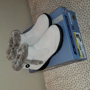 Khombu Women Boots, Size 6, Color Cream
